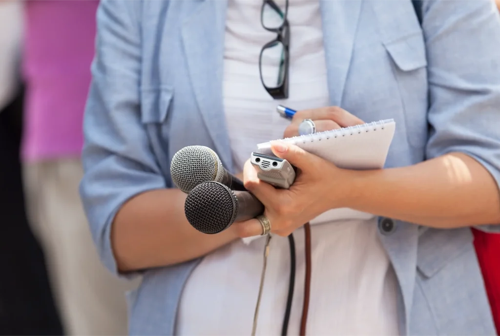 How to Prepare for a Journalism Career During High School