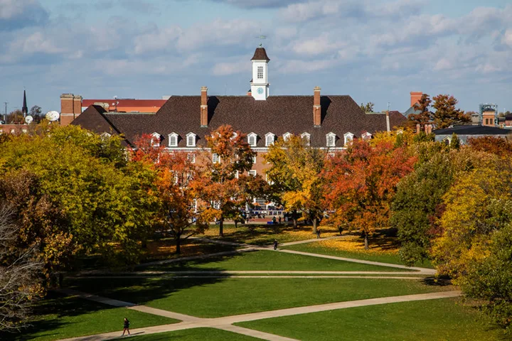 Đại học Illinois Urbana-Champaign (University of Illinois Urbana-Champaign)
