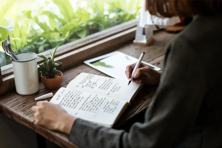 5 Powerful Ways to Start Your Personal Statement and Hook Admissions Officers (With Real Examples!)